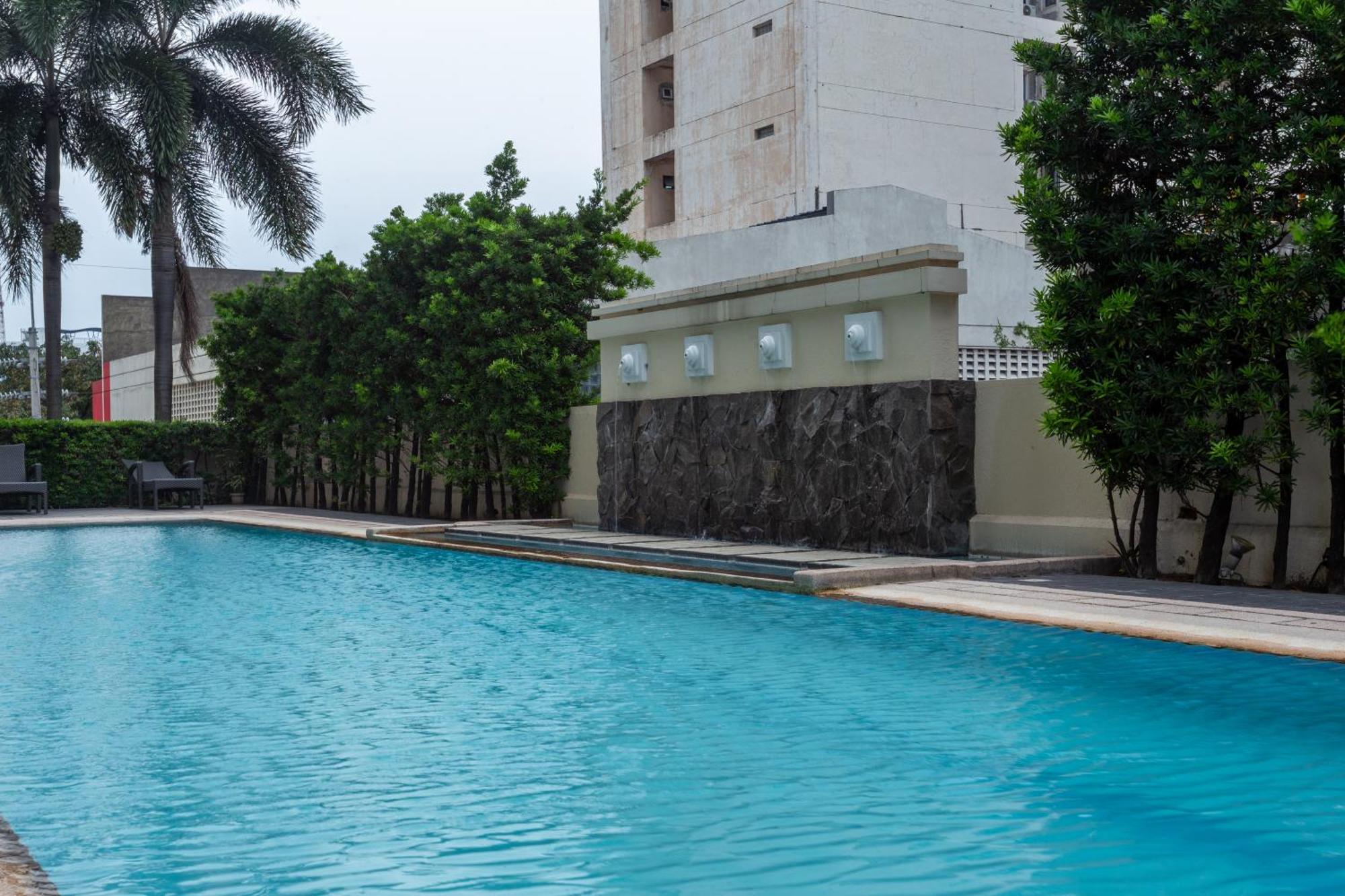 La Breza Hotel Quezon City Exterior foto